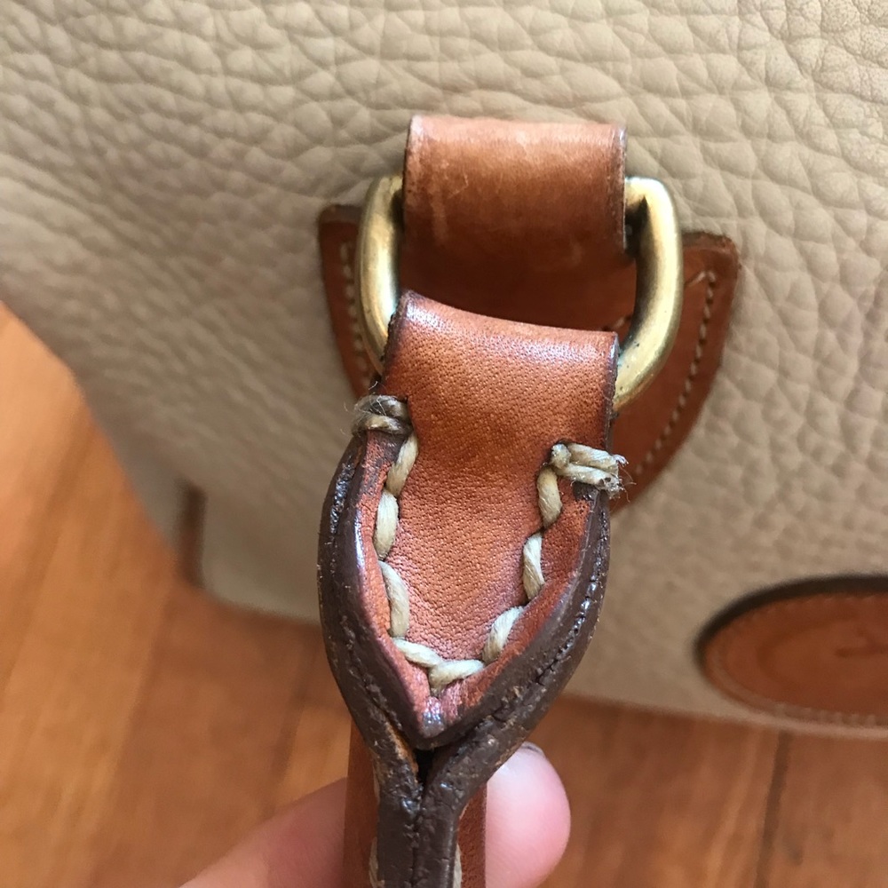 Classic Dooney & Bourke - Picture 4 of 6